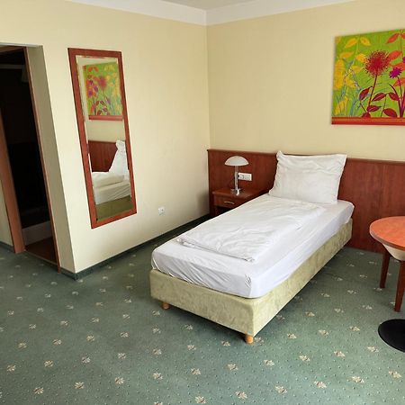 Hotel Breitenlee Wenen Buitenkant foto
