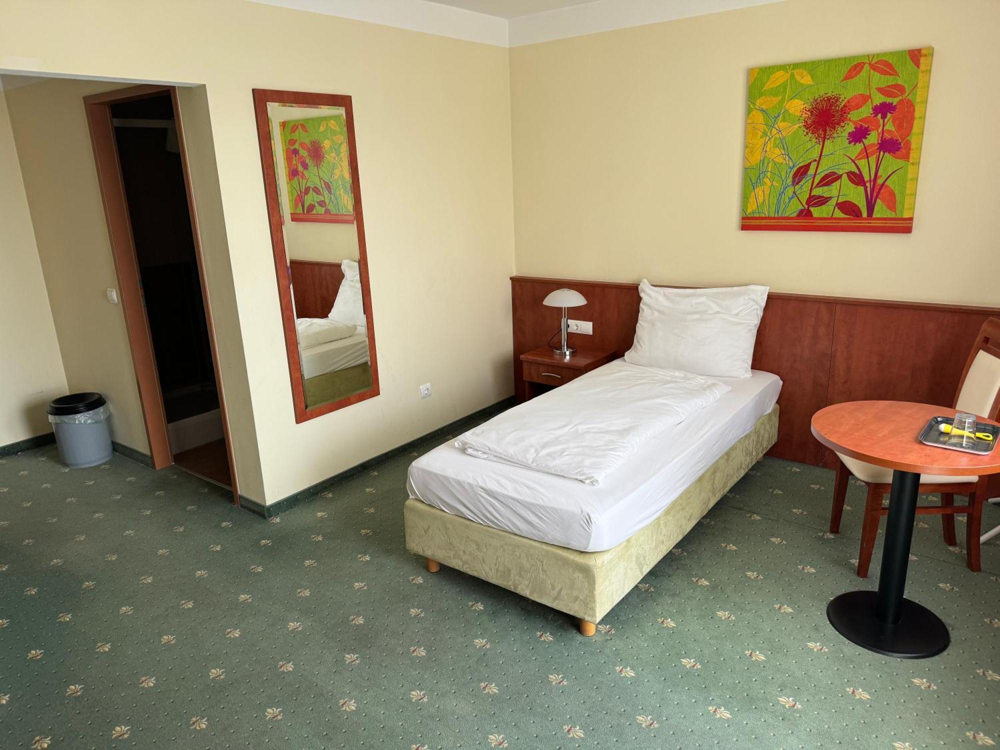 Hotel Breitenlee Wenen Buitenkant foto