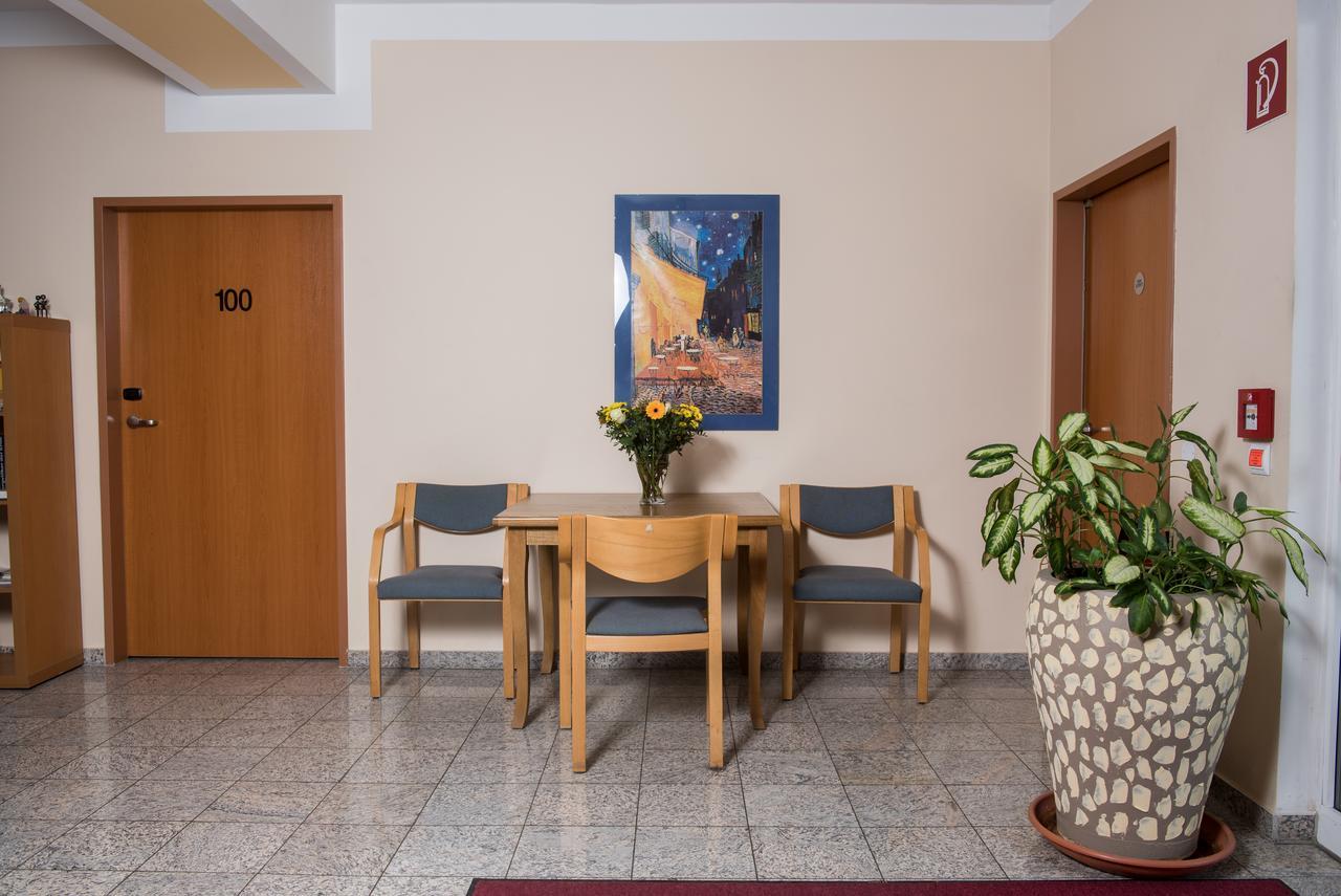 Hotel Breitenlee Wenen Buitenkant foto